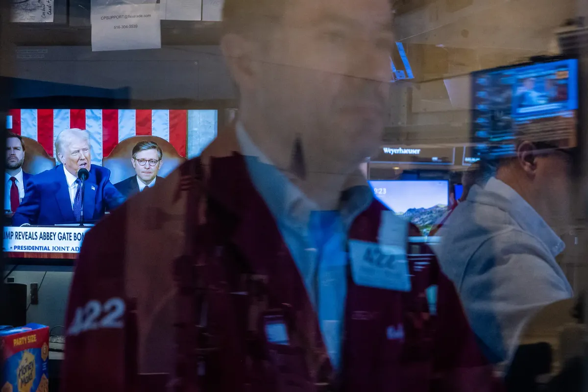 US Recession Fears Intensify as Economists Predict 50% Likelihood