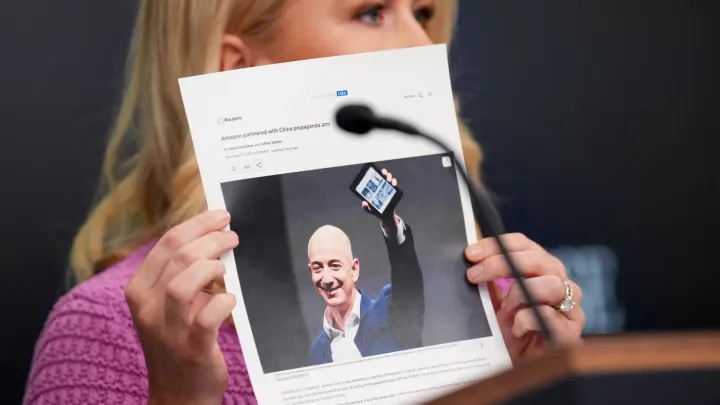 White House Condemns Amazon’s Tariff Price Display as a “Hostile and Political Act”